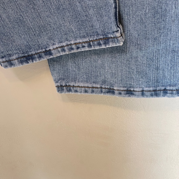 Lee | VTG Inspo Light Wash High Rise Denim Real Straight Relaxed Mom Jeans - Picture 6 of 12
